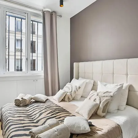 Champs Elysees Luxury 3 Bed Room-2